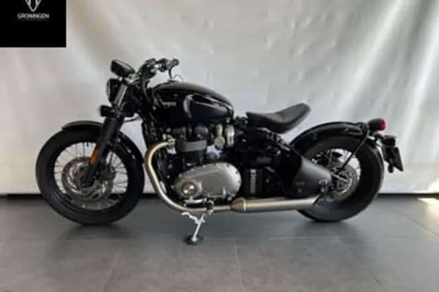 Triumph Bonneville Bobber (2017) thumbnail 4