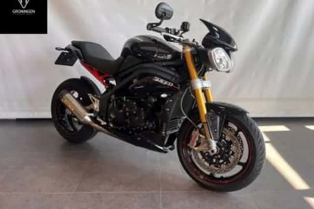 Triumph SPEED TRIPLE 1050 (2014) thumbnail 2