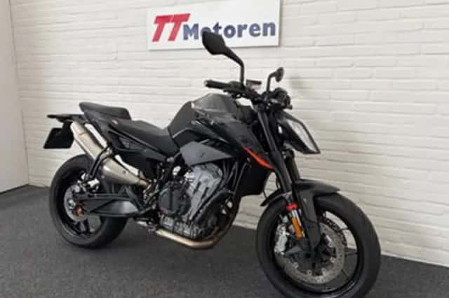 KTM 890 Duke (2022) thumbnail 2