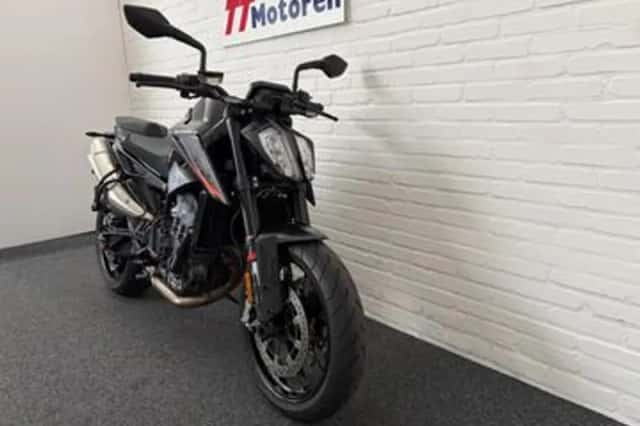 KTM 890 Duke (2022) thumbnail 3