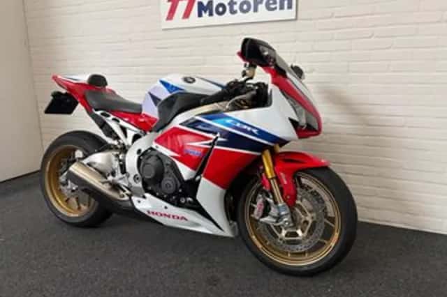 Honda CBR 1000 RR Fireblade (2014) thumbnail 2