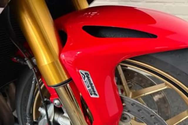 Honda CBR 1000 RR Fireblade (2014) thumbnail 5