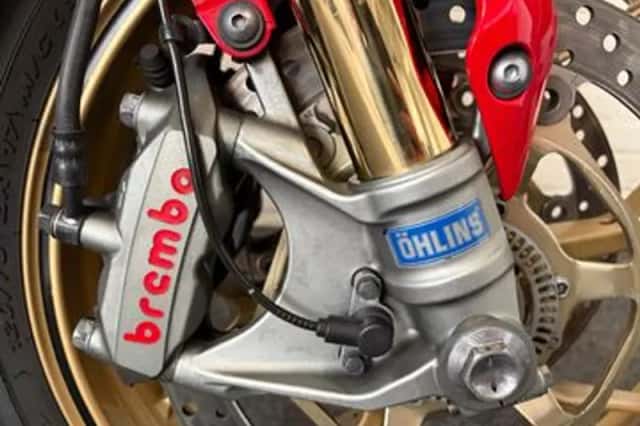 Honda CBR 1000 RR Fireblade (2014) thumbnail 6