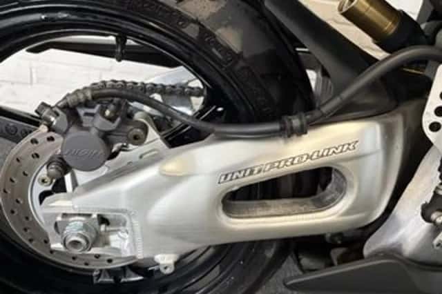 Honda CBR 1000 RR Fireblade (2004) thumbnail 6