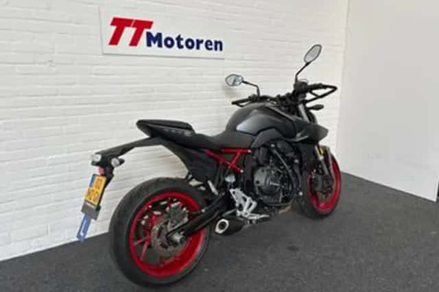 Suzuki GSX-8S (2025) thumbnail 3