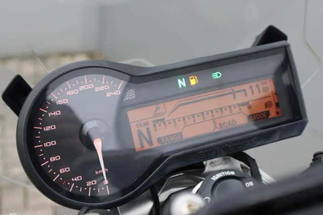 BMW R 1200 R (2016) thumbnail 5