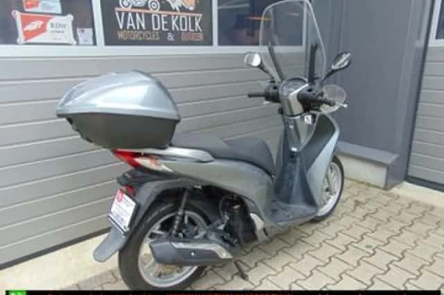 Honda SH 150i C-ABS (2015) thumbnail 2