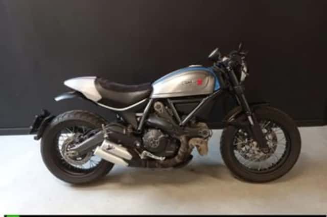 DUCATI SCRAMBLER CAFE RACER (2017) thumbnail 2