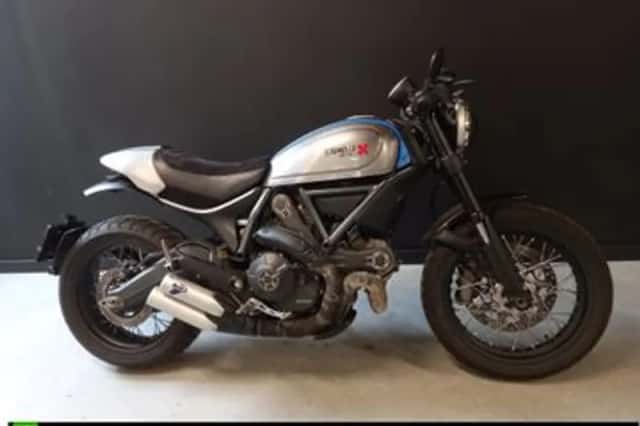 Ducati Scrambler CAFE RACER (2017) thumbnail 2