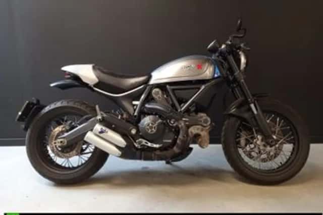 DUCATI SCRAMBLER CAFE RACER (2017) thumbnail 3