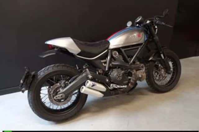 Ducati Scrambler CAFE RACER (2017) thumbnail 4