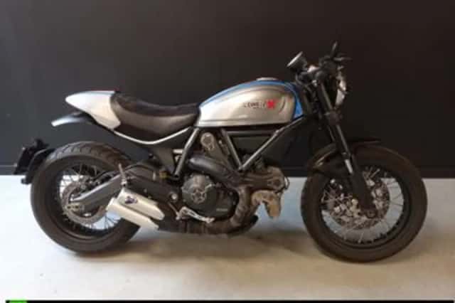 DUCATI SCRAMBLER CAFE RACER (2017) thumbnail 4
