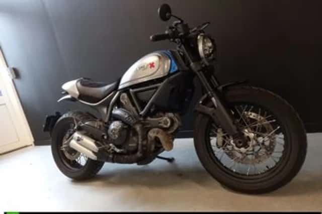 Ducati Scrambler CAFE RACER (2017) thumbnail 5