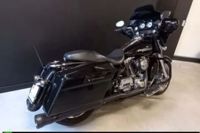 HARLEY-DAVIDSON STREET GLIDE FLHXI (2006) thumbnail 2