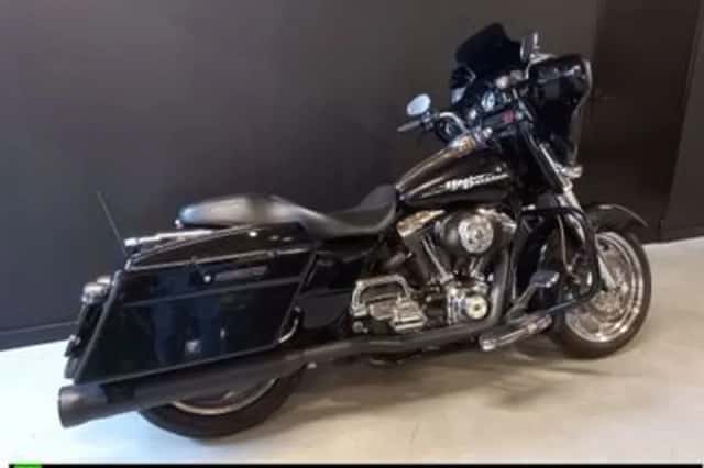 HARLEY-DAVIDSON STREET GLIDE FLHXI (2006) thumbnail 3