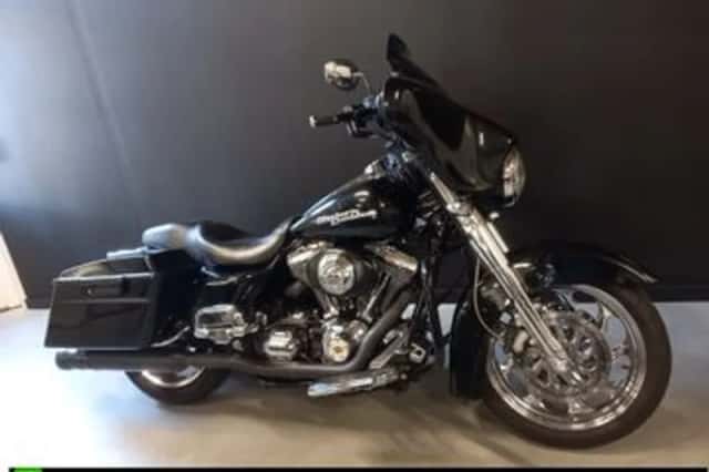 HARLEY-DAVIDSON STREET GLIDE FLHXI (2006) thumbnail 4