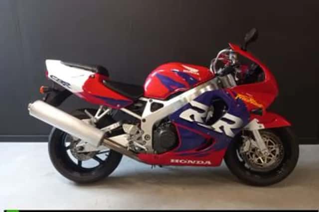 Honda CBR 900 RR Fireblade (1998) thumbnail 1