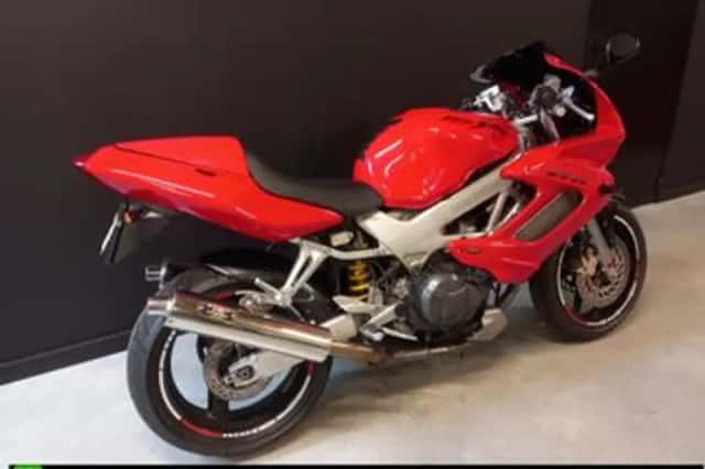 Honda VTR 1000 F Firestorm (1998) thumbnail 3
