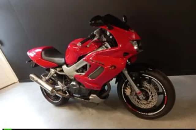 Honda VTR 1000 F Firestorm (1998) thumbnail 5