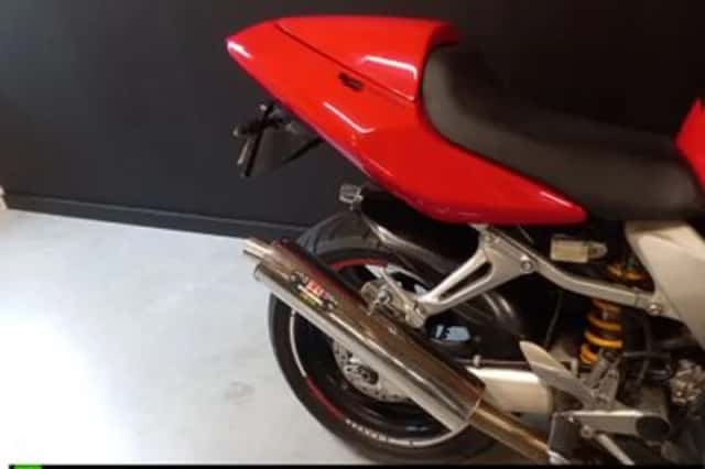 Honda VTR 1000 F Firestorm (1998) thumbnail 6