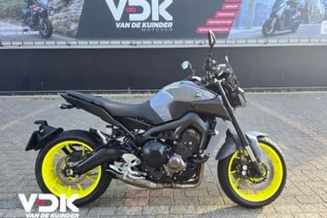 Yamaha MT-09 (2017) thumbnail 1