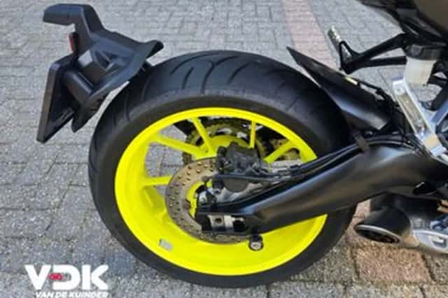 Yamaha MT-09 (2017) thumbnail 3