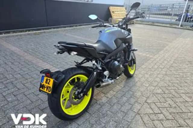 Yamaha MT-09 (2017) thumbnail 5