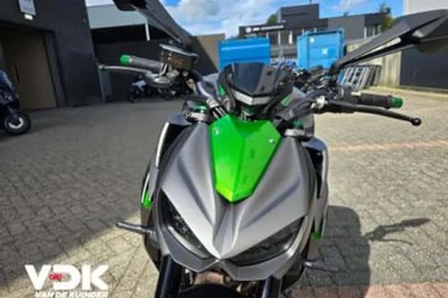 Kawasaki Z1000 (2016) thumbnail 2