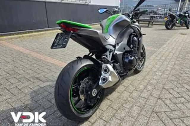 Kawasaki Z1000 (2016) thumbnail 6