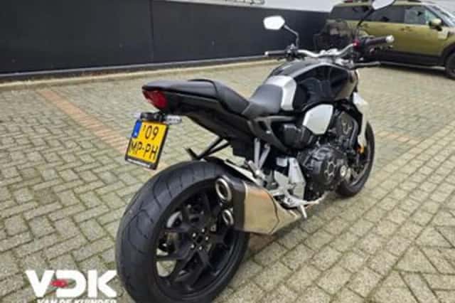 Honda CB1000R (2019) thumbnail 4