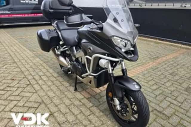 Honda VFR 800 X Crossrunner (2015) thumbnail 2