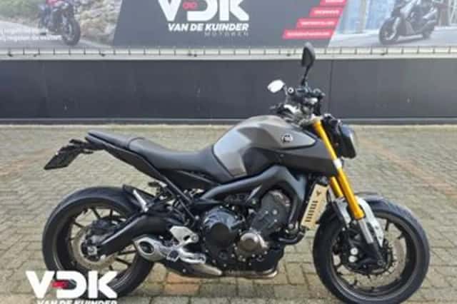 Yamaha MT-09 (2015) thumbnail 1