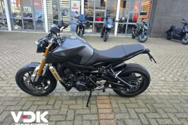 Yamaha MT-09 (2015) thumbnail 3