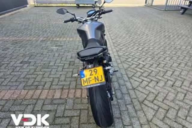 Yamaha MT-09 (2015) thumbnail 5