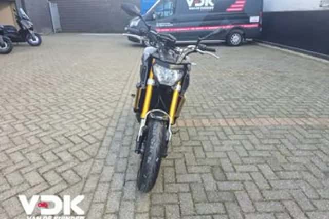 Yamaha MT-09 (2015) thumbnail 6