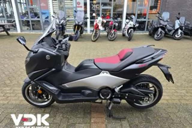 Yamaha Tmax 25TH Anniversary (2026) thumbnail 3