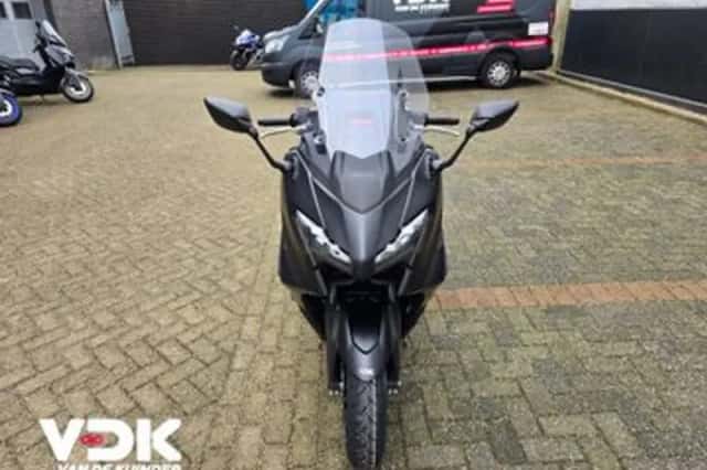 Yamaha Tmax 25TH Anniversary (2026) thumbnail 6