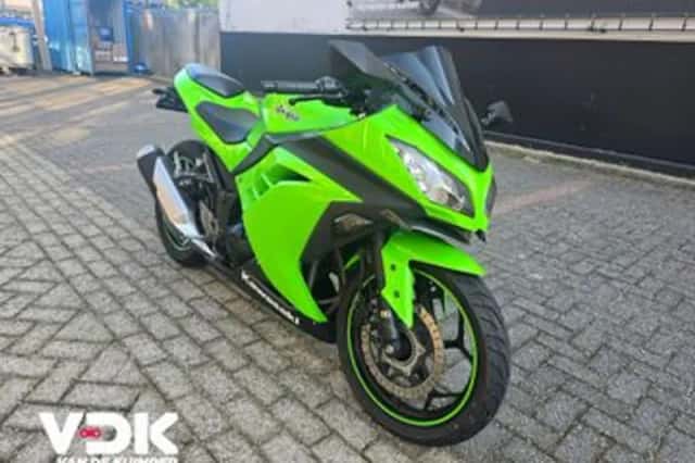 Kawasaki Ninja 300 (2015) thumbnail 2