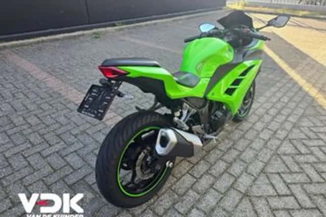 Kawasaki Ninja 300 (2015) thumbnail 4