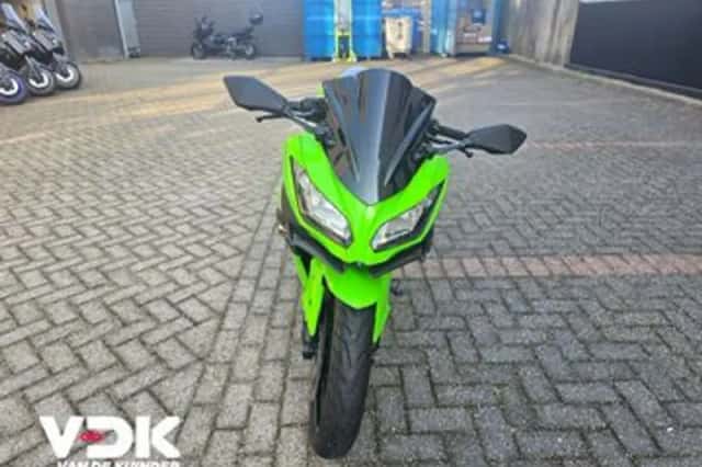 Kawasaki Ninja 300 (2015) thumbnail 6