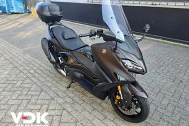 Yamaha T MAX (2024) thumbnail 2