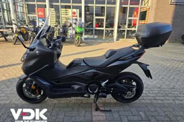Yamaha T MAX (2024) thumbnail 3