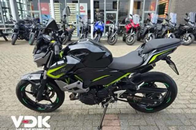 Kawasaki Z400 (2021) thumbnail 3