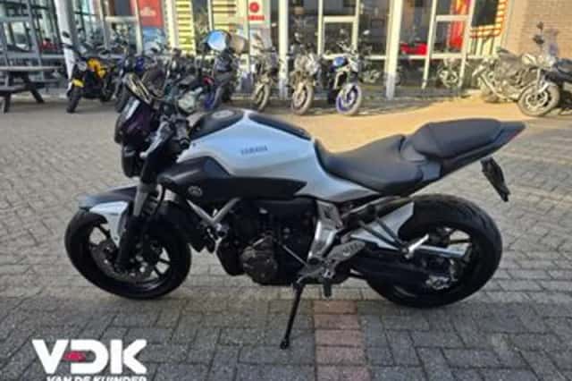 Yamaha MT-07 (2015) thumbnail 3