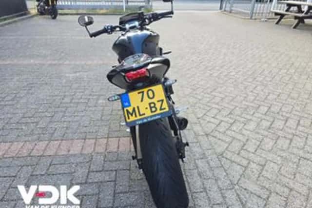 Triumph Street Triple RS (2017) thumbnail 5