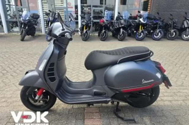 Vespa GTS 300 (2021) thumbnail 3