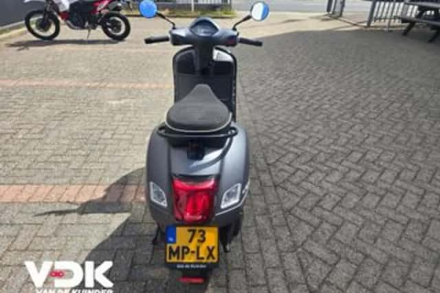 Vespa GTS 300 (2021) thumbnail 5