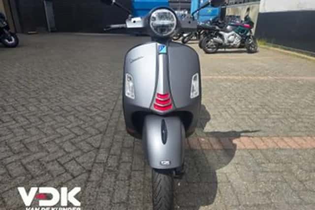 Vespa GTS 300 (2021) thumbnail 6
