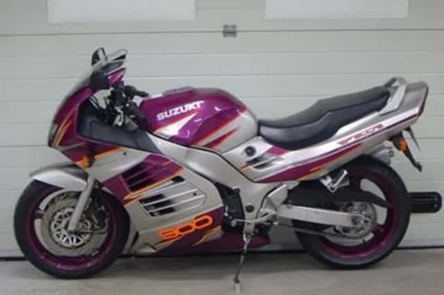 Suzuki RF 900RR (1995) thumbnail 3
