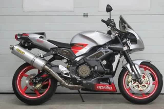 Aprilia Tuono (2005) thumbnail 1